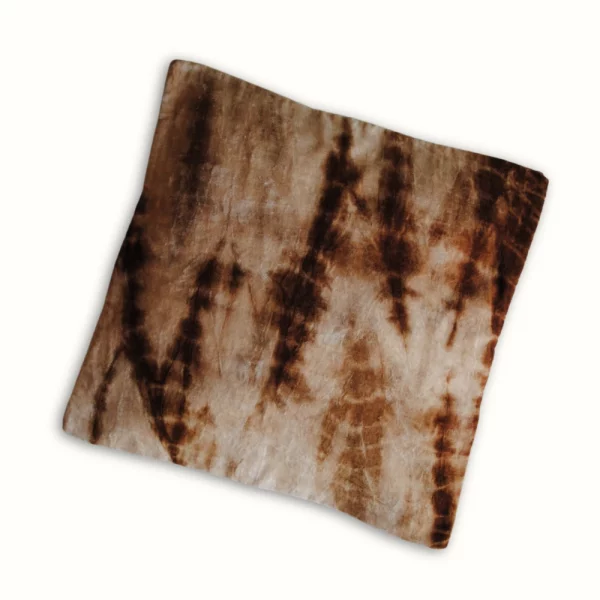 Coussin déco Shibori en velours marron