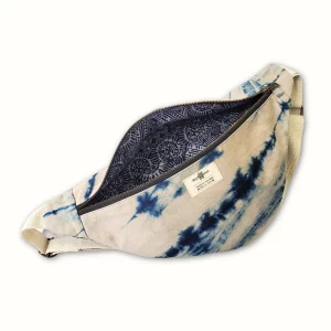 Sac banane en tissu bleu shibori