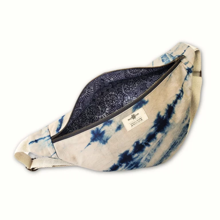 Sac banane en tissu bleu shibori