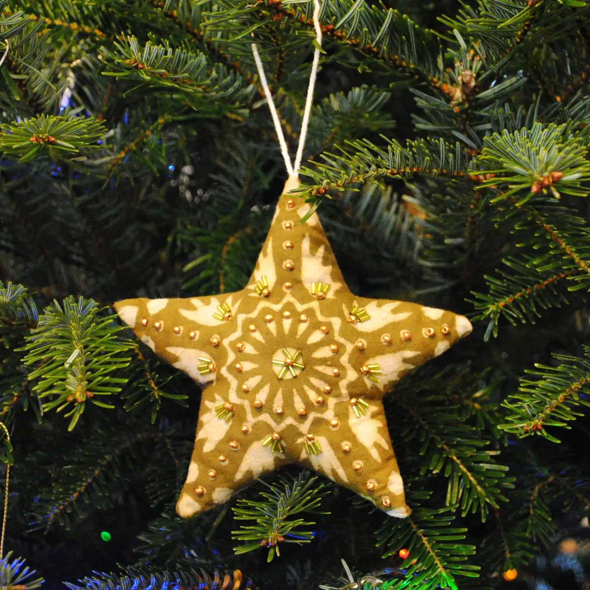 Étoile de Noël verte brodée de perles 15x15 cm