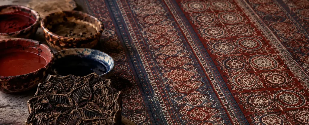 Ajrakh — impression résistance indigo