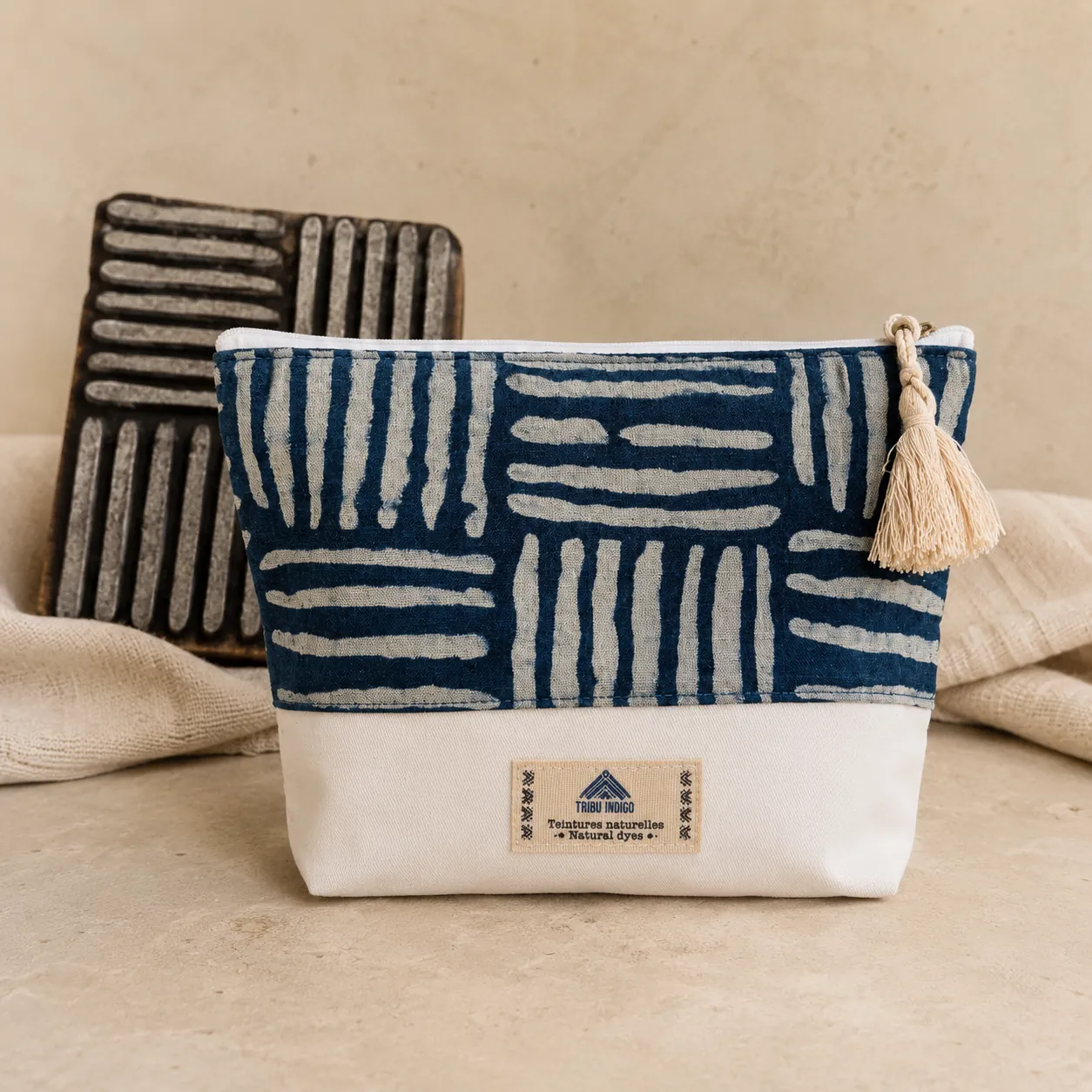 Pochette en tissu bleu indigo motif traits