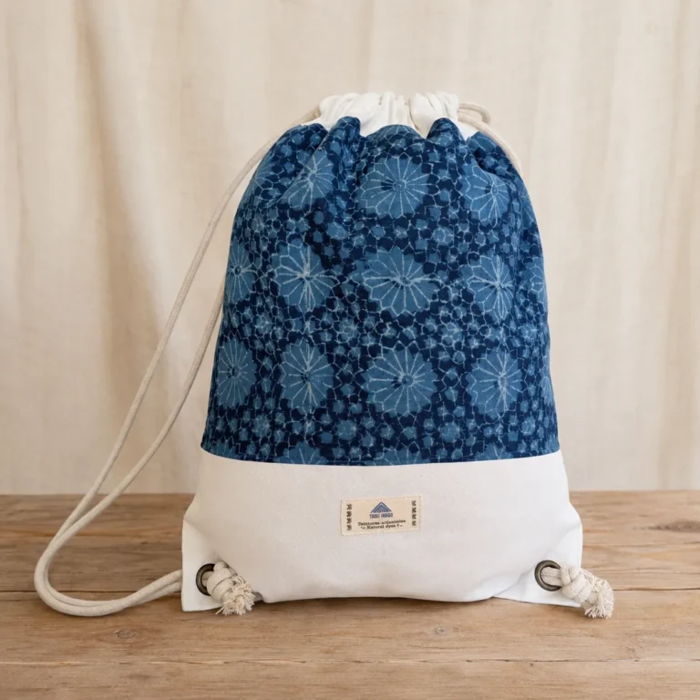 Sac à dos en toile léger bleu indigo motif rosaces