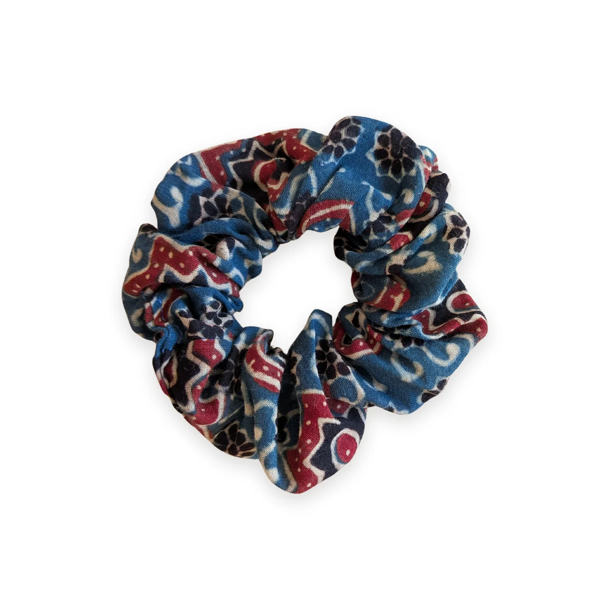 Chouchou en tissu bleu et rouge motif étoiles