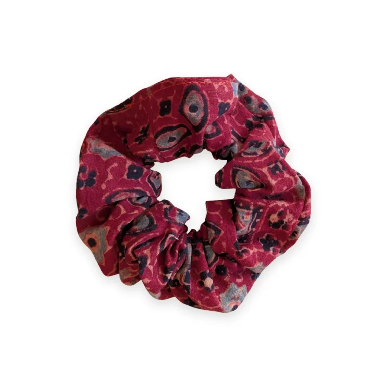 Chouchou en tissu bordeaux motif carreaux