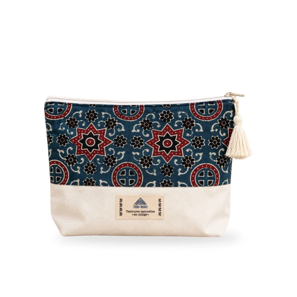 Pochette en tissu bleu et rouge motif étoiles moyenne