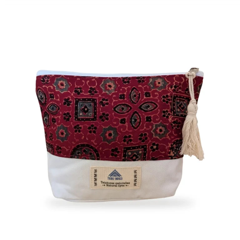 Pochette en tissu bordeaux motif carreaux