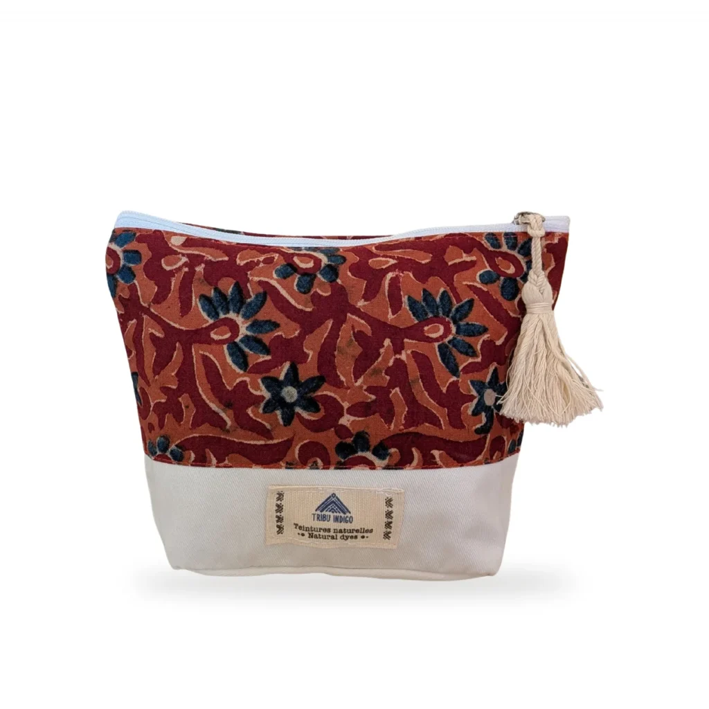 Pochette en tissu rouge et bleu motif fleurs moyenne