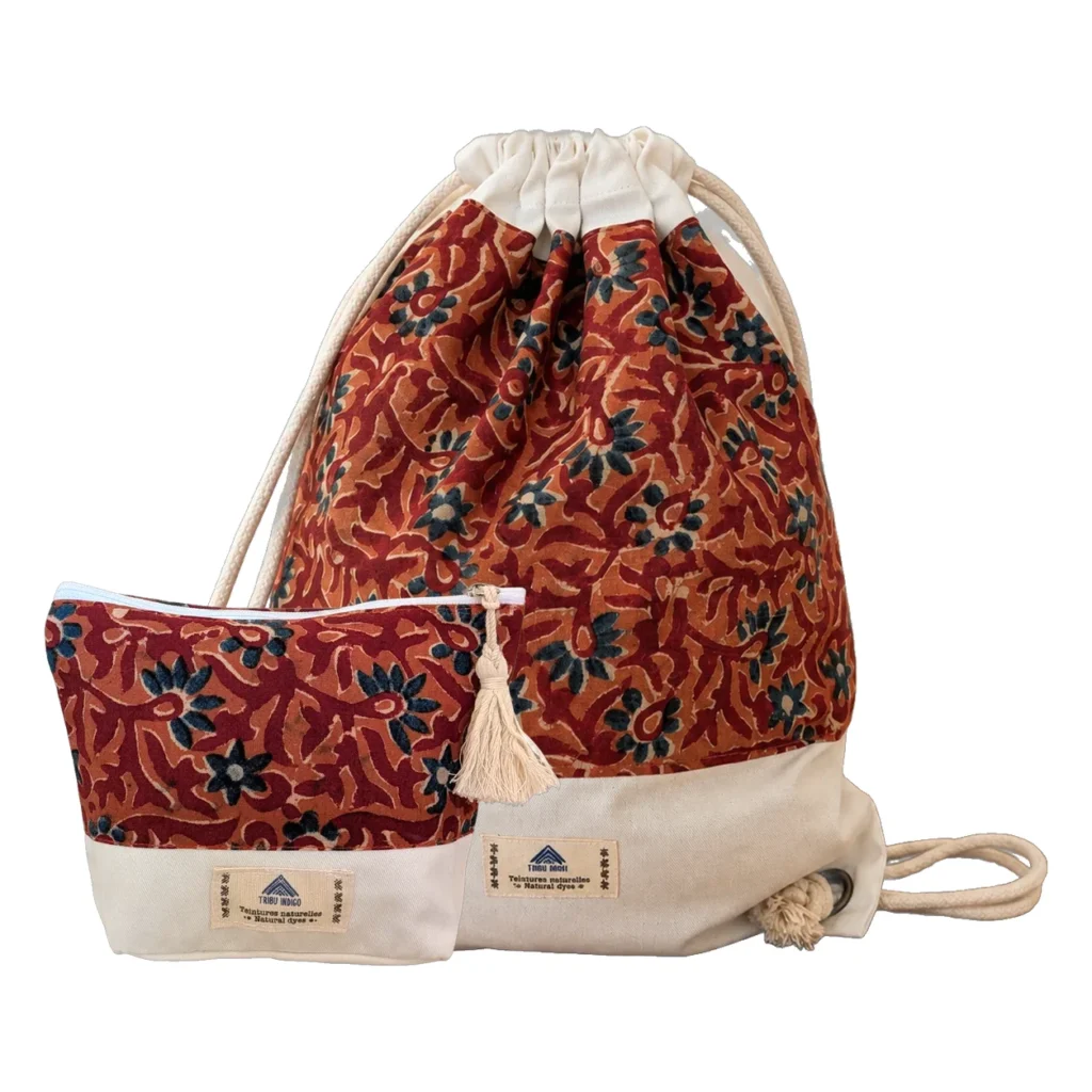 Sac à dos en tissu et pochette rouge et bleu