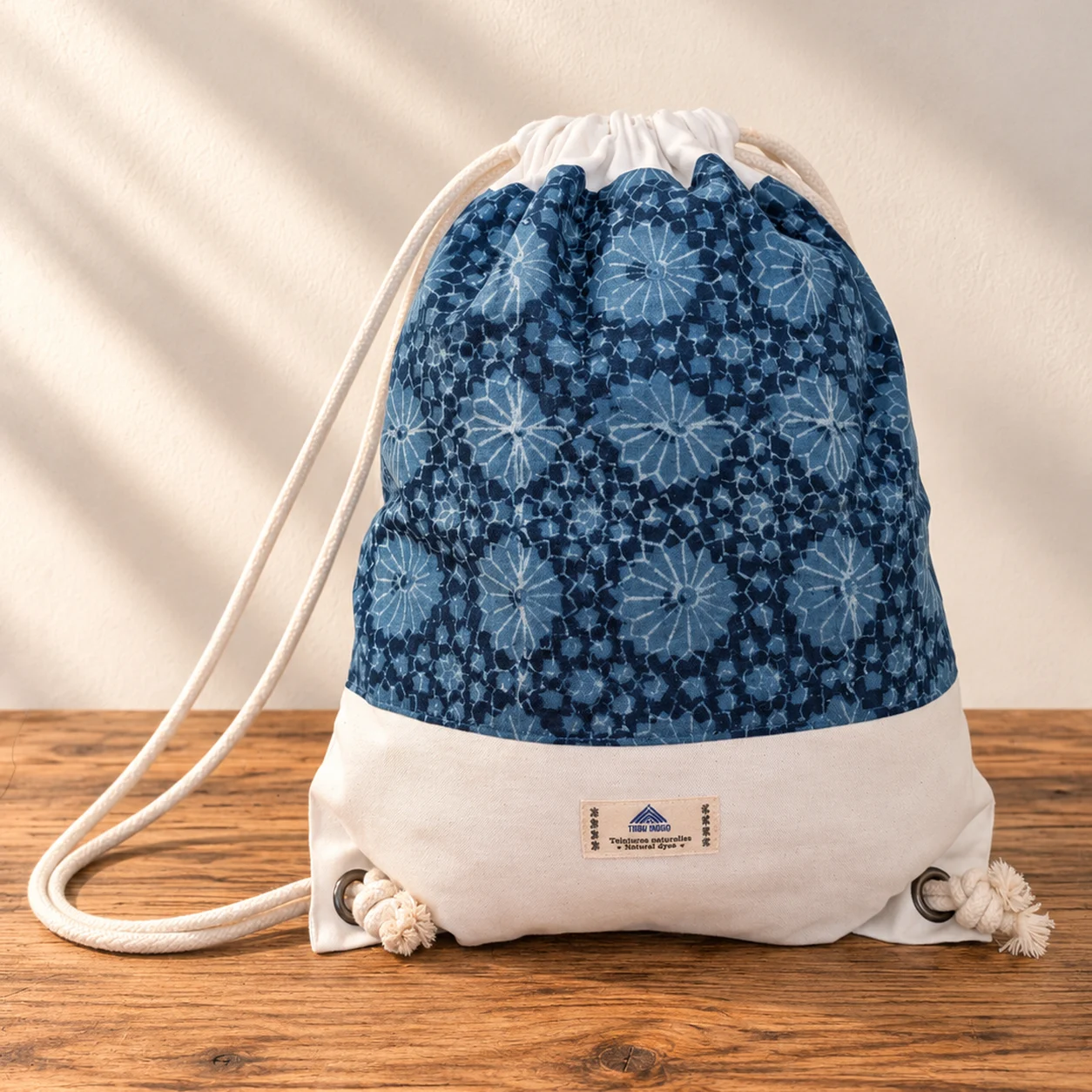 Sac à dos en toile léger bleu indigo motif rosaces