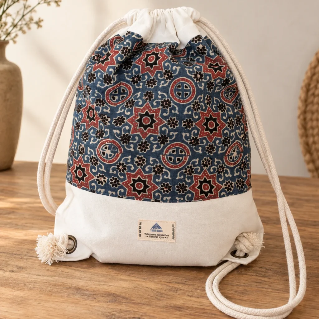 Sac à dos en toile léger bleu et rouge motif étoiles